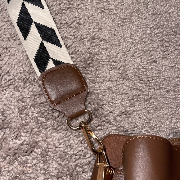 Chevron shoulder strap purse - Picture 3 of 6
